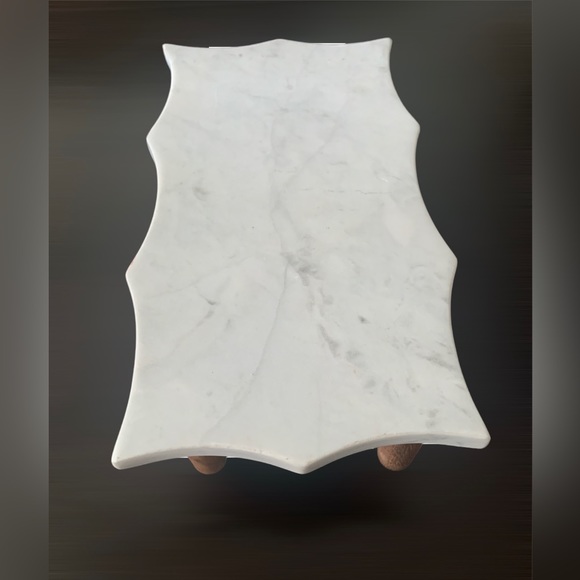 Natural marble and wood footed cheese board - Picture 3 of 4